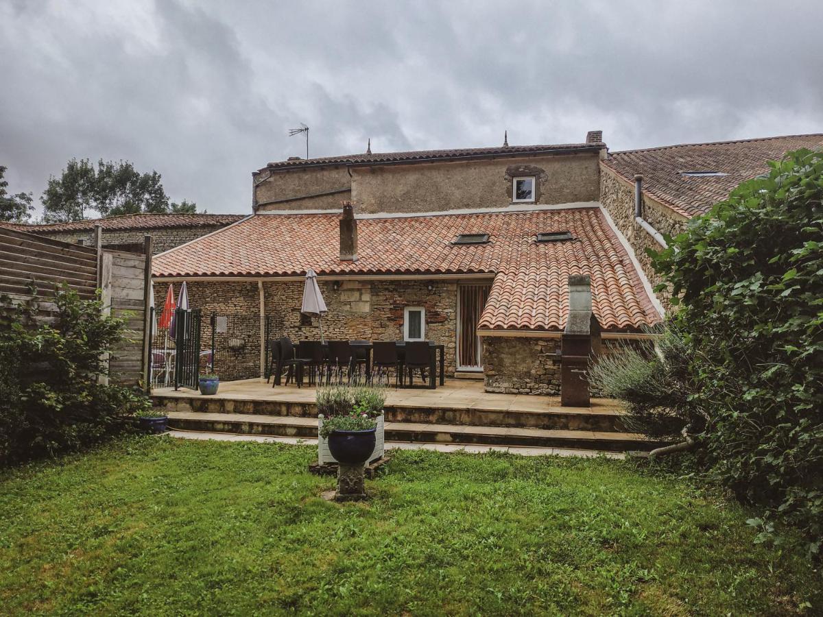 La Laujere Ivie - Gite & Piscine Privative Saint-Hilaire-du-Bois  エクステリア 写真
