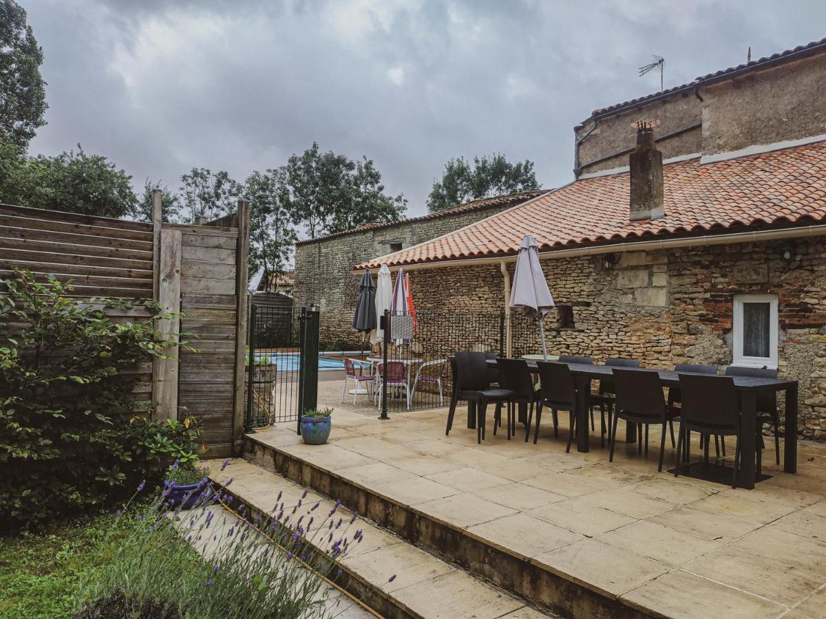La Laujere Ivie - Gite & Piscine Privative Saint-Hilaire-du-Bois  エクステリア 写真